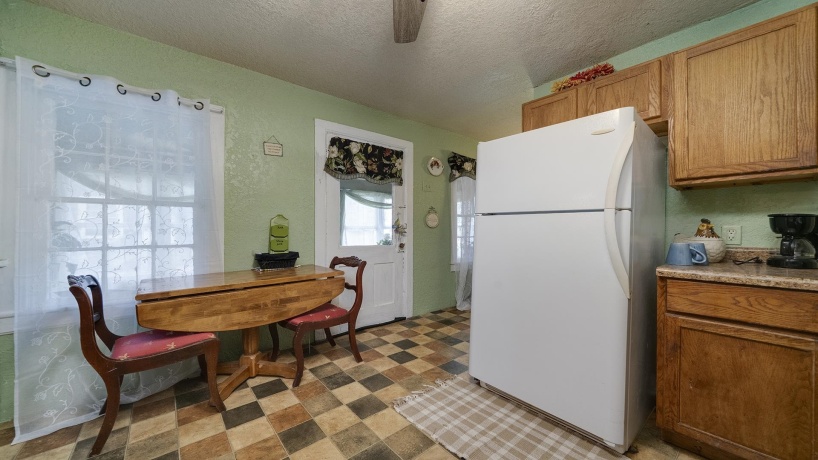 109 6th, STERLING, Illinois 61081, 3 Bedrooms Bedrooms, ,1 BathroomBathrooms,House,For Sale,6th,202503927