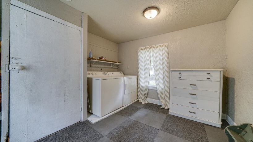 109 6th, STERLING, Illinois 61081, 3 Bedrooms Bedrooms, ,1 BathroomBathrooms,House,For Sale,6th,202503927