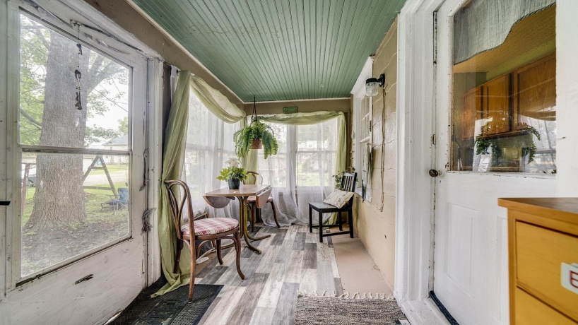 109 6th, STERLING, Illinois 61081, 3 Bedrooms Bedrooms, ,1 BathroomBathrooms,House,For Sale,6th,202503927