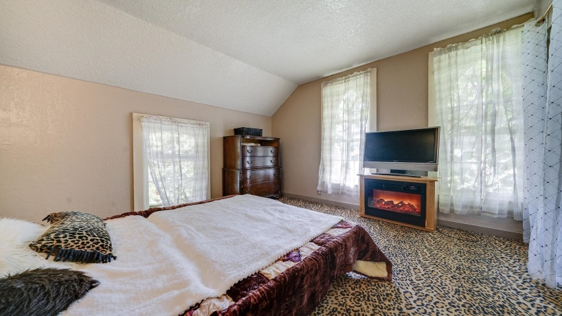 109 6th, STERLING, Illinois 61081, 3 Bedrooms Bedrooms, ,1 BathroomBathrooms,House,For Sale,6th,202503927