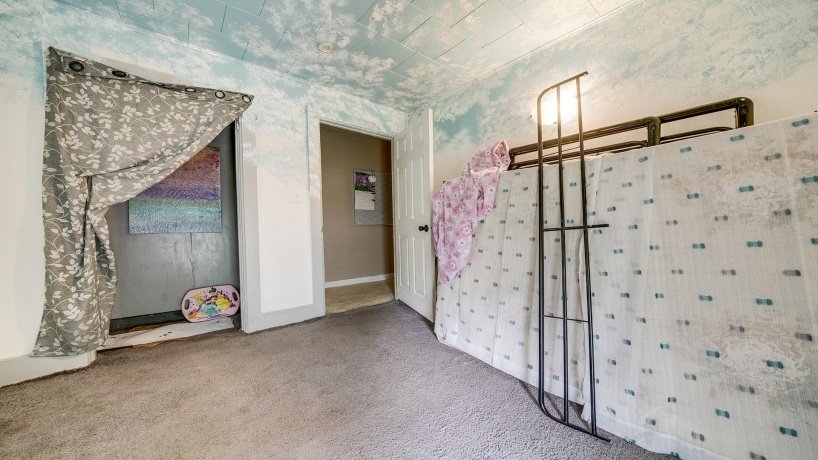 109 6th, STERLING, Illinois 61081, 3 Bedrooms Bedrooms, ,1 BathroomBathrooms,House,For Sale,6th,202503927