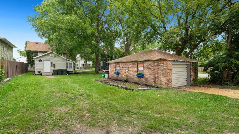 109 6th, STERLING, Illinois 61081, 3 Bedrooms Bedrooms, ,1 BathroomBathrooms,House,For Sale,6th,202503927