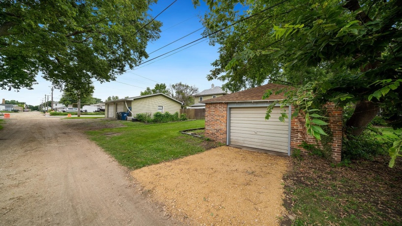 109 6th, STERLING, Illinois 61081, 3 Bedrooms Bedrooms, ,1 BathroomBathrooms,House,For Sale,6th,202503927