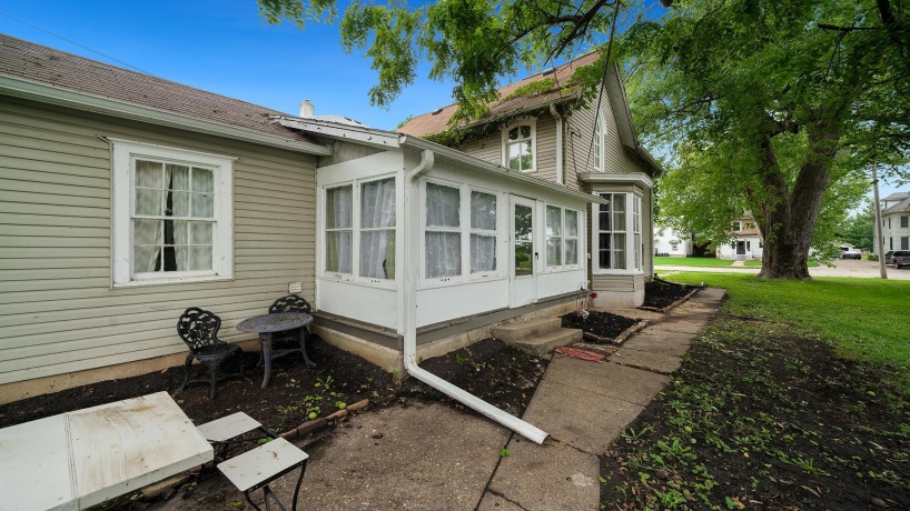 109 6th, STERLING, Illinois 61081, 3 Bedrooms Bedrooms, ,1 BathroomBathrooms,House,For Sale,6th,202503927