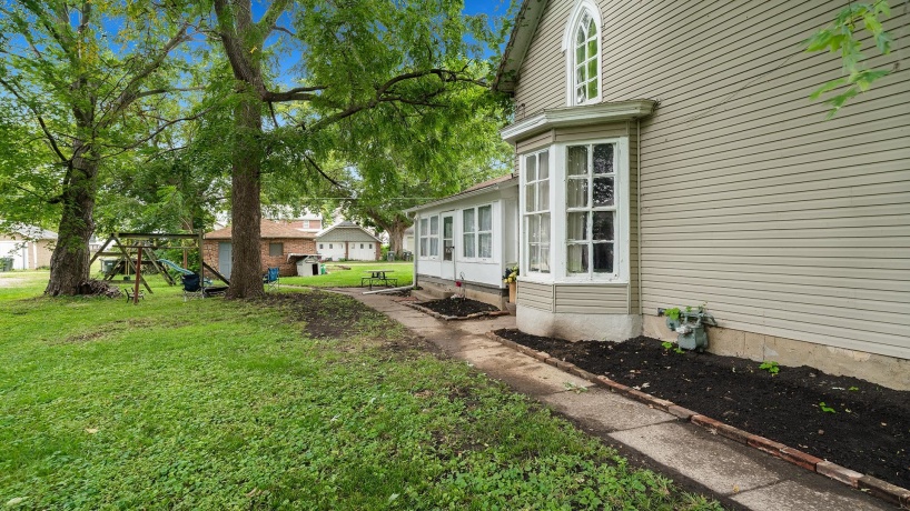 109 6th, STERLING, Illinois 61081, 3 Bedrooms Bedrooms, ,1 BathroomBathrooms,House,For Sale,6th,202503927