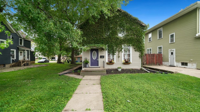 109 6th, STERLING, Illinois 61081, 3 Bedrooms Bedrooms, ,1 BathroomBathrooms,House,For Sale,6th,202503927