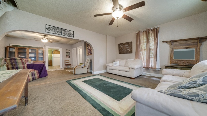 109 6th, STERLING, Illinois 61081, 3 Bedrooms Bedrooms, ,1 BathroomBathrooms,House,For Sale,6th,202503927