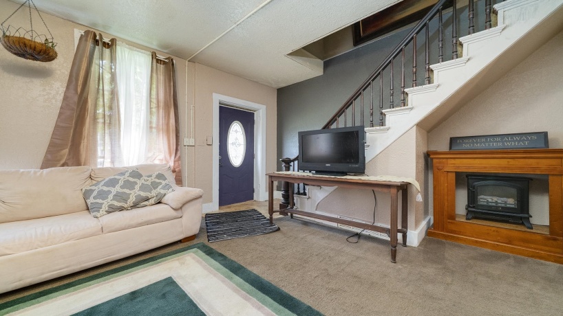 109 6th, STERLING, Illinois 61081, 3 Bedrooms Bedrooms, ,1 BathroomBathrooms,House,For Sale,6th,202503927