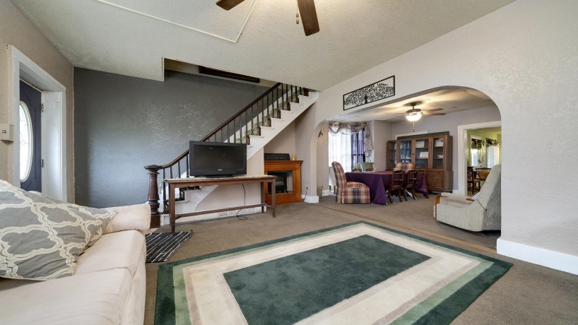 109 6th, STERLING, Illinois 61081, 3 Bedrooms Bedrooms, ,1 BathroomBathrooms,House,For Sale,6th,202503927