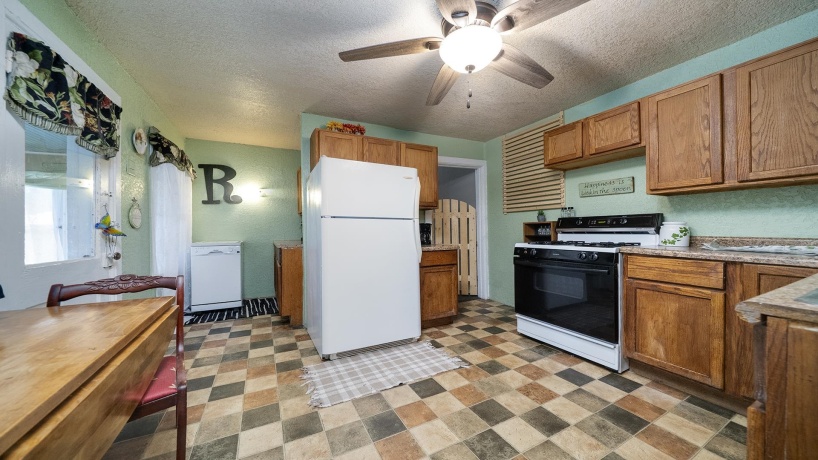 109 6th, STERLING, Illinois 61081, 3 Bedrooms Bedrooms, ,1 BathroomBathrooms,House,For Sale,6th,202503927