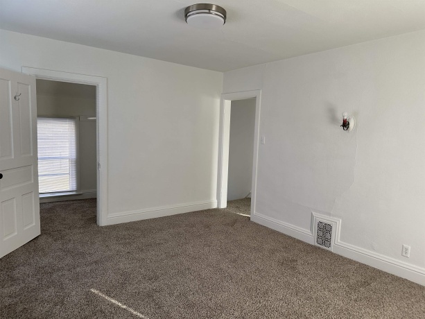 309 Pleasant, FREEPORT, Illinois 61032, ,3 - 4 Units,For Sale,Pleasant,202505169