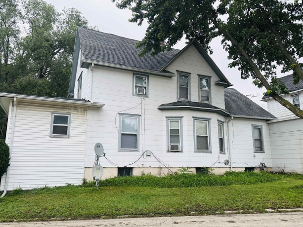 309 Pleasant, FREEPORT, Illinois 61032, ,3 - 4 Units,For Sale,Pleasant,202505169