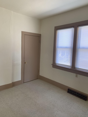 309 Pleasant, FREEPORT, Illinois 61032, ,3 - 4 Units,For Sale,Pleasant,202505169