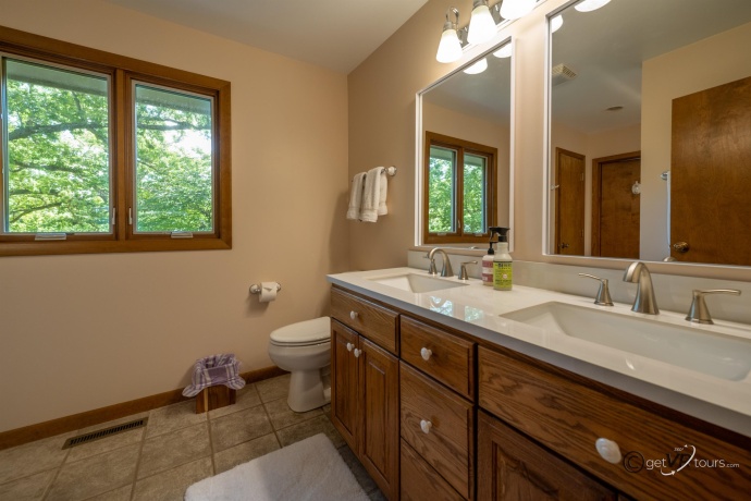 4720 Longhollow, GALENA, Illinois 61036, 4 Bedrooms Bedrooms, ,3 BathroomsBathrooms,House,For Sale,Longhollow,202505170