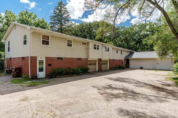 1712 MANCHESTER, SOUTH BELOIT, Illinois 61080, ,3 - 4 Units,For Sale,MANCHESTER,202505174