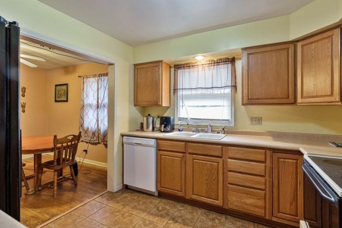 1712 MANCHESTER, SOUTH BELOIT, Illinois 61080, ,3 - 4 Units,For Sale,MANCHESTER,202505174