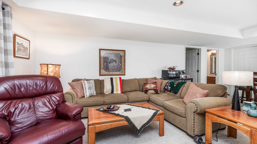 7 High Ridge, GALENA, Illinois 61036, 3 Bedrooms Bedrooms, ,3 BathroomsBathrooms,House,For Sale,High Ridge,202505180