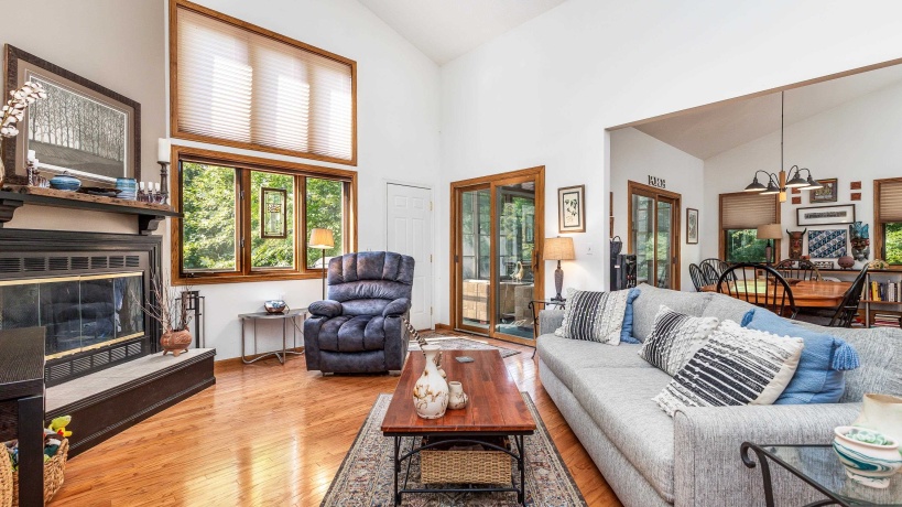 7 High Ridge, GALENA, Illinois 61036, 3 Bedrooms Bedrooms, ,3 BathroomsBathrooms,House,For Sale,High Ridge,202505180