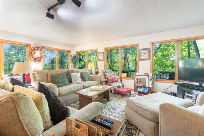 18 Talisman, GALENA, Illinois 61036, 3 Bedrooms Bedrooms, ,2 BathroomsBathrooms,House,For Sale,Talisman,202505182