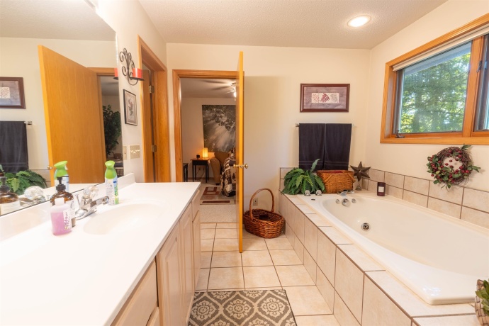 18 Talisman, GALENA, Illinois 61036, 3 Bedrooms Bedrooms, ,2 BathroomsBathrooms,House,For Sale,Talisman,202505182