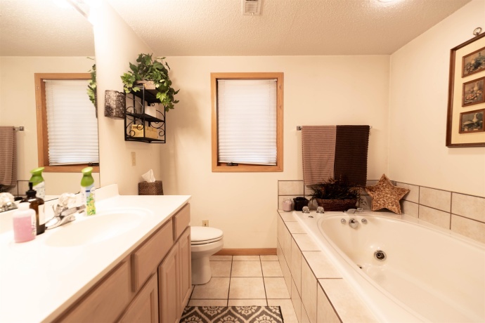 18 Talisman, GALENA, Illinois 61036, 3 Bedrooms Bedrooms, ,2 BathroomsBathrooms,House,For Sale,Talisman,202505182