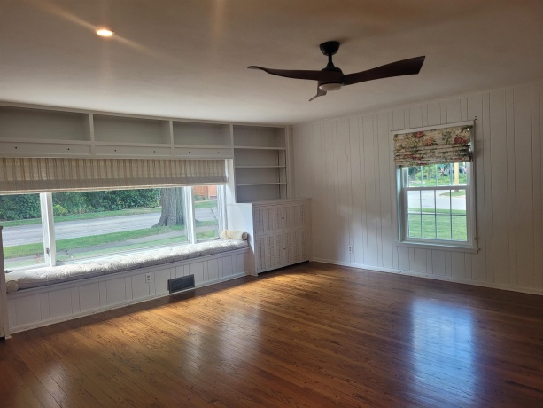 705 Woodlane, ROCKFORD, Illinois 61107, 3 Bedrooms Bedrooms, ,2 BathroomsBathrooms,House,For Sale,Woodlane,202505192