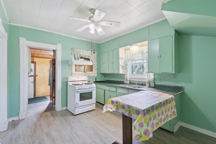 201 Hinkley, ROCKFORD, Illinois 61101, 3 Bedrooms Bedrooms, ,1 BathroomBathrooms,House,For Sale,Hinkley,202505208