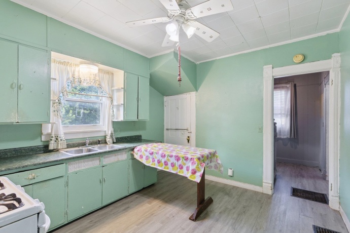 201 Hinkley, ROCKFORD, Illinois 61101, 3 Bedrooms Bedrooms, ,1 BathroomBathrooms,House,For Sale,Hinkley,202505208