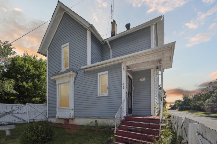 201 Hinkley, ROCKFORD, Illinois 61101, 3 Bedrooms Bedrooms, ,1 BathroomBathrooms,House,For Sale,Hinkley,202505208