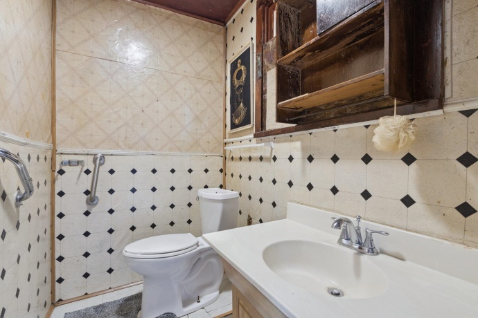 201 Hinkley, ROCKFORD, Illinois 61101, 3 Bedrooms Bedrooms, ,1 BathroomBathrooms,House,For Sale,Hinkley,202505208