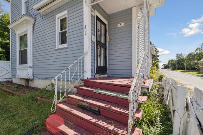 201 Hinkley, ROCKFORD, Illinois 61101, 3 Bedrooms Bedrooms, ,1 BathroomBathrooms,House,For Sale,Hinkley,202505208