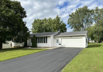 208 Hickory Dr, LENA, Illinois 61048, 3 Bedrooms Bedrooms, ,1 BathroomBathrooms,House,For Sale,Hickory Dr,202505248