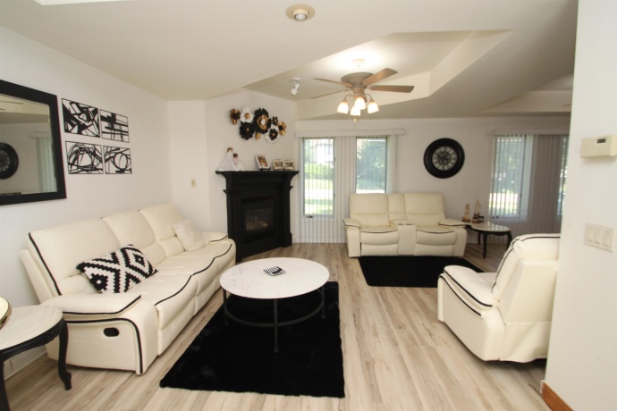 1431 IL Route 75 E, FREEPORT, Illinois 61032, 3 Bedrooms Bedrooms, ,2 BathroomsBathrooms,House,For Sale,IL Route 75 E,202505250