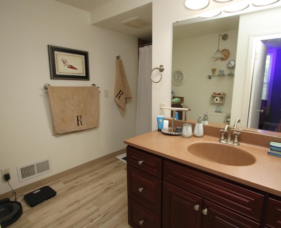 1431 IL Route 75 E, FREEPORT, Illinois 61032, 3 Bedrooms Bedrooms, ,2 BathroomsBathrooms,House,For Sale,IL Route 75 E,202505250