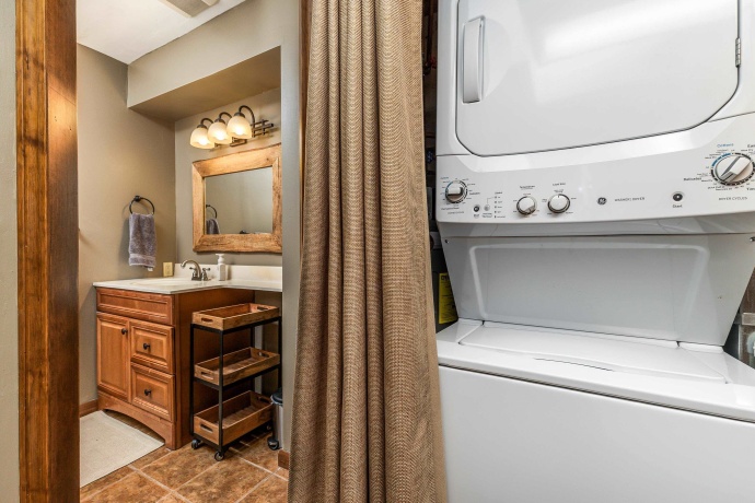 4 Colony, GALENA, Illinois 61036, 3 Bedrooms Bedrooms, ,2 BathroomsBathrooms,House,For Sale,Colony,202505272