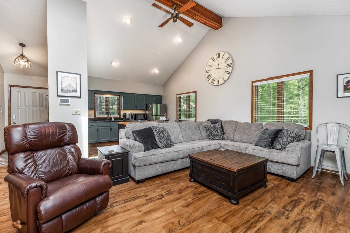 4 Colony, GALENA, Illinois 61036, 3 Bedrooms Bedrooms, ,2 BathroomsBathrooms,House,For Sale,Colony,202505272