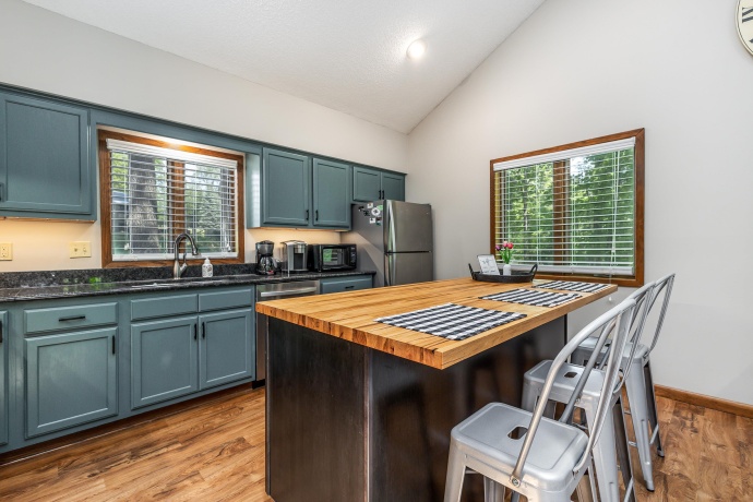 4 Colony, GALENA, Illinois 61036, 3 Bedrooms Bedrooms, ,2 BathroomsBathrooms,House,For Sale,Colony,202505272