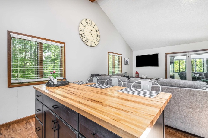 4 Colony, GALENA, Illinois 61036, 3 Bedrooms Bedrooms, ,2 BathroomsBathrooms,House,For Sale,Colony,202505272