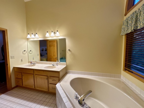 3 Hawthorn, GALENA, Illinois 61036, 4 Bedrooms Bedrooms, ,4 BathroomsBathrooms,House,For Sale,Hawthorn,202505275