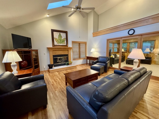 3 Hawthorn, GALENA, Illinois 61036, 4 Bedrooms Bedrooms, ,4 BathroomsBathrooms,House,For Sale,Hawthorn,202505275