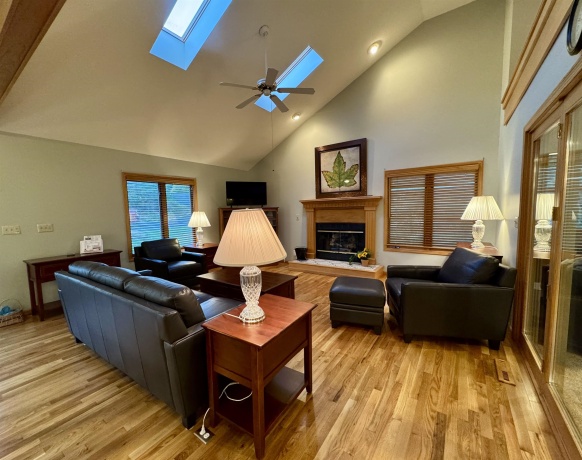 3 Hawthorn, GALENA, Illinois 61036, 4 Bedrooms Bedrooms, ,4 BathroomsBathrooms,House,For Sale,Hawthorn,202505275