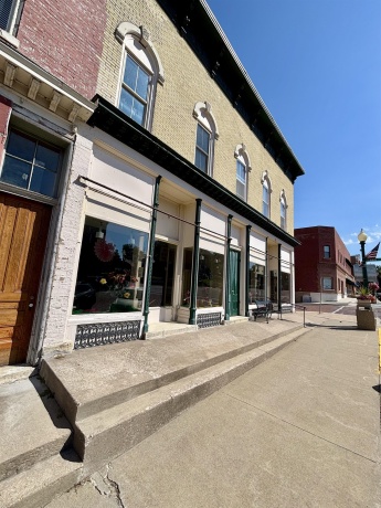 101 Market, MOUNT CARROLL, Illinois 61053, ,Business/retail,For Sale,Market,202505346