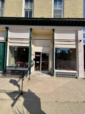 101 Market, MOUNT CARROLL, Illinois 61053, ,Business/retail,For Sale,Market,202505346