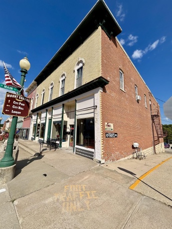 101 Market, MOUNT CARROLL, Illinois 61053, ,3 - 4 Units,For Sale,Market,202505347
