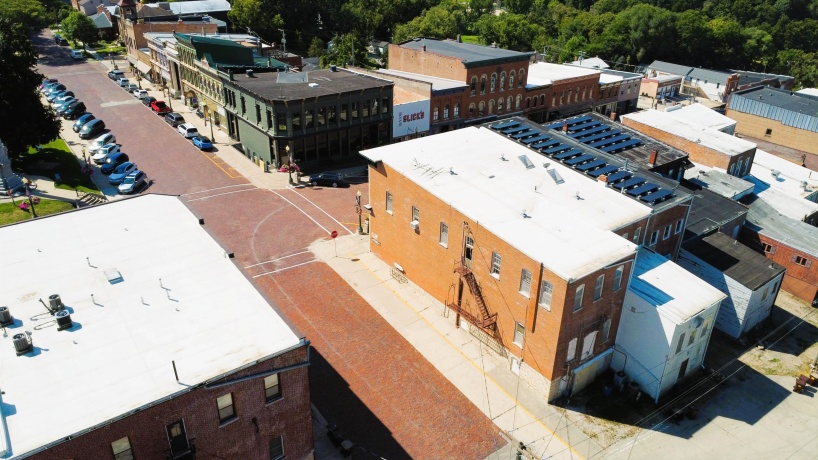 101 Market, MOUNT CARROLL, Illinois 61053, ,3 - 4 Units,For Sale,Market,202505347