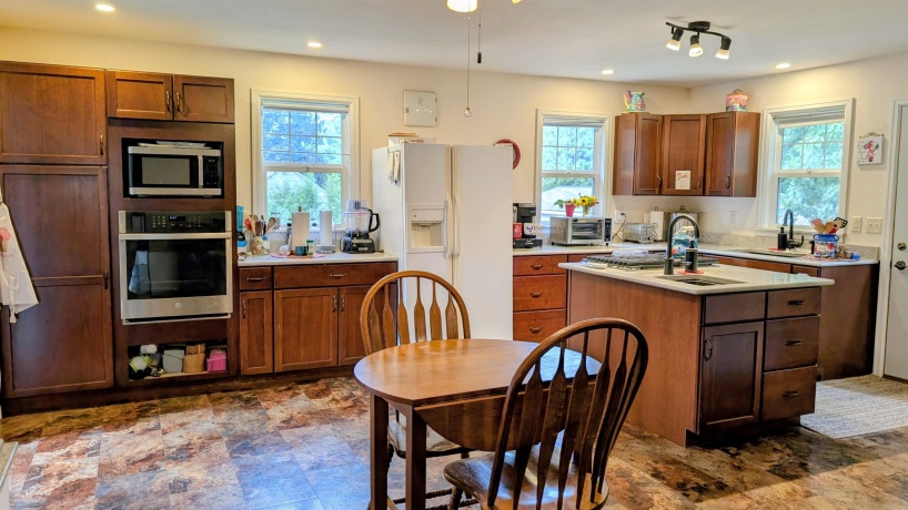 406 Garfield, LEAF RIVER, Illinois 61047, 3 Bedrooms Bedrooms, ,1 BathroomBathrooms,House,For Sale,Garfield,202505363