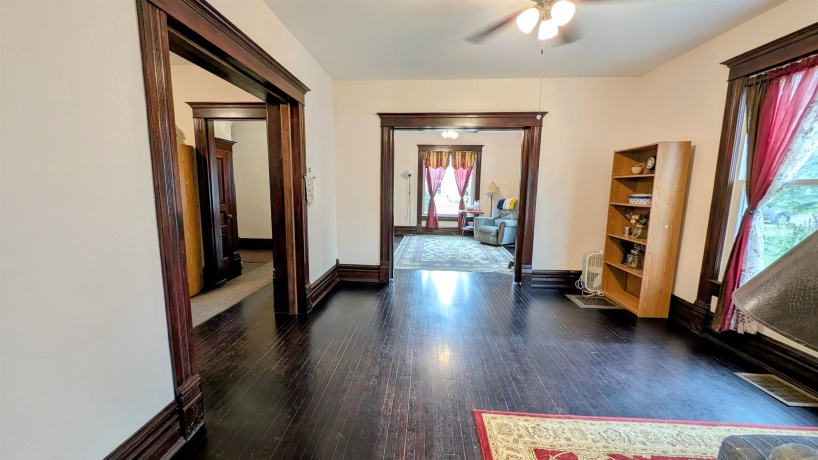 406 Garfield, LEAF RIVER, Illinois 61047, 3 Bedrooms Bedrooms, ,1 BathroomBathrooms,House,For Sale,Garfield,202505363