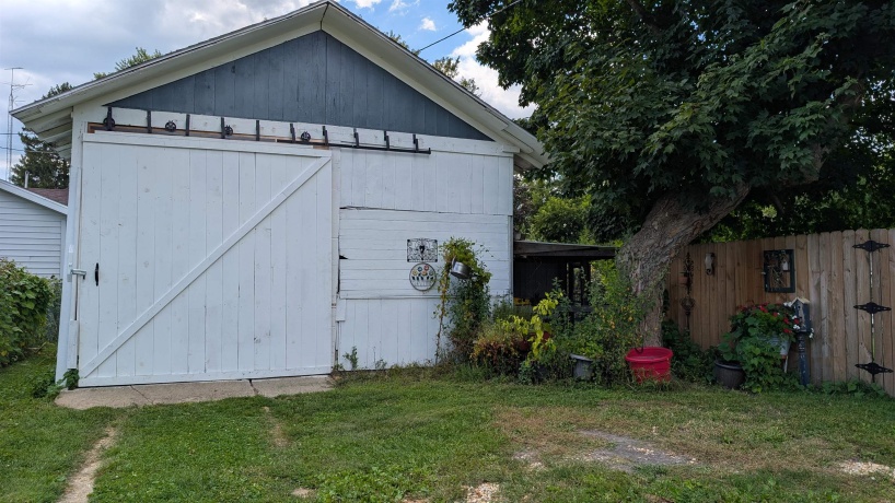 406 Garfield, LEAF RIVER, Illinois 61047, 3 Bedrooms Bedrooms, ,1 BathroomBathrooms,House,For Sale,Garfield,202505363