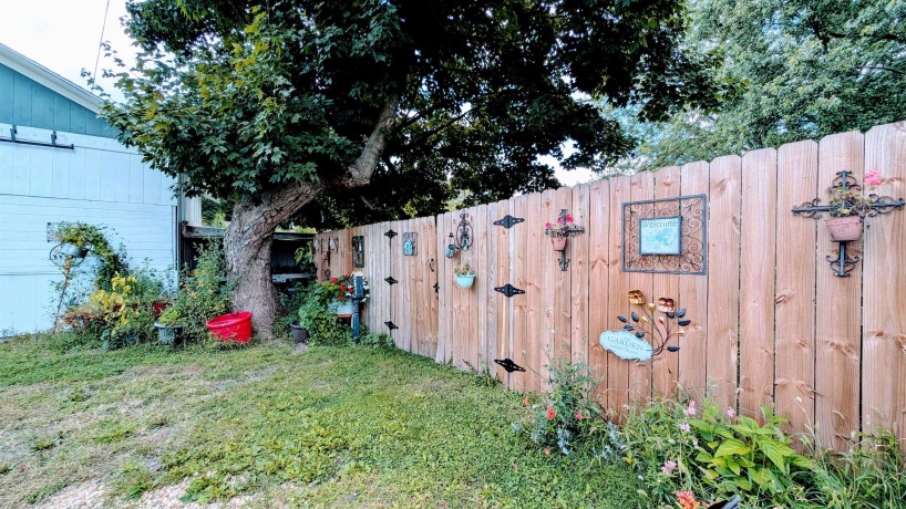 406 Garfield, LEAF RIVER, Illinois 61047, 3 Bedrooms Bedrooms, ,1 BathroomBathrooms,House,For Sale,Garfield,202505363