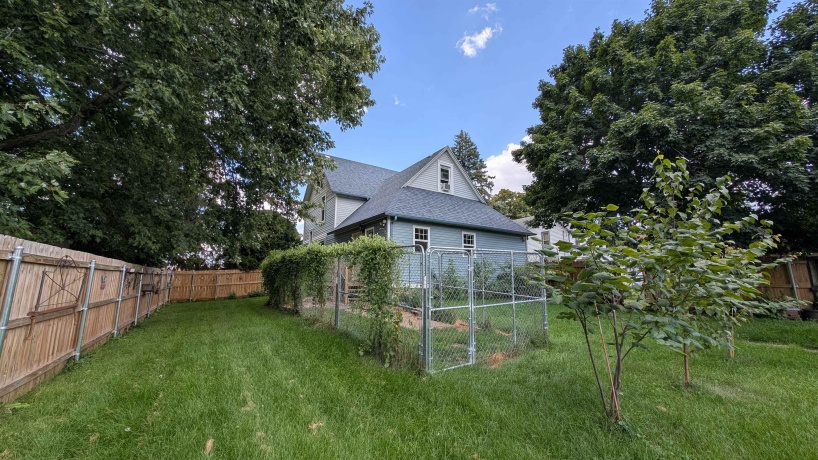 406 Garfield, LEAF RIVER, Illinois 61047, 3 Bedrooms Bedrooms, ,1 BathroomBathrooms,House,For Sale,Garfield,202505363